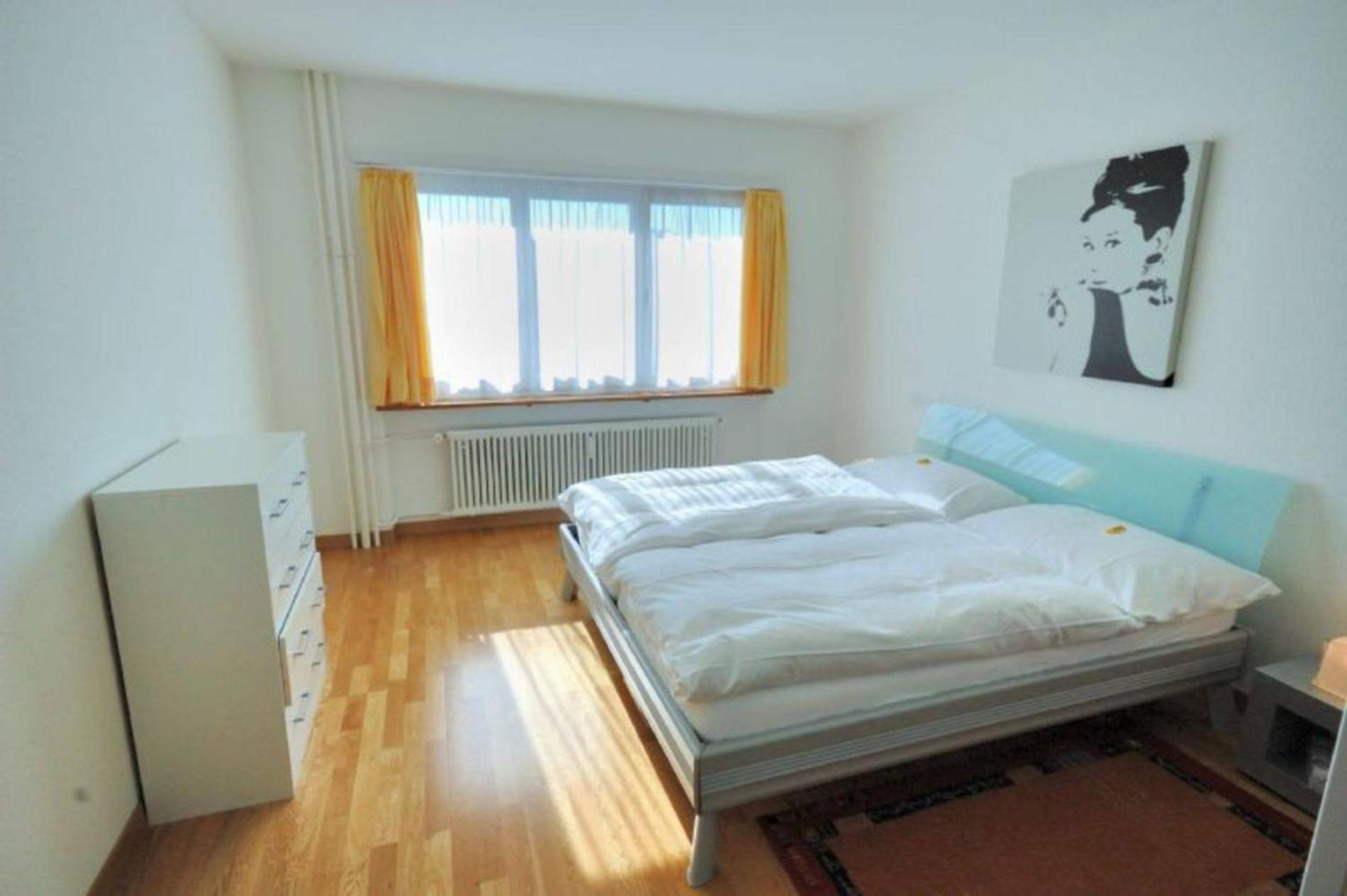 Tranquil Seafront Escape Zurich