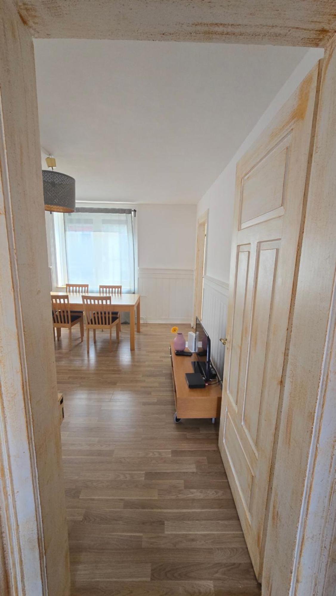 Cozy 2-bedroom In Vibrant Apartment