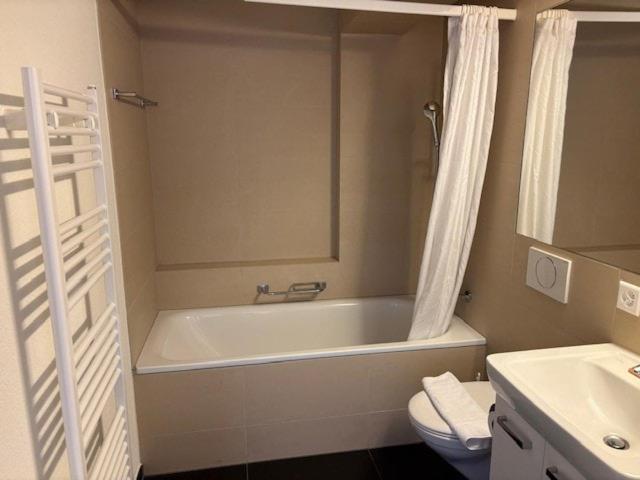 Cozy 1br In Popular Kreis 3 - West 11 Apartment *