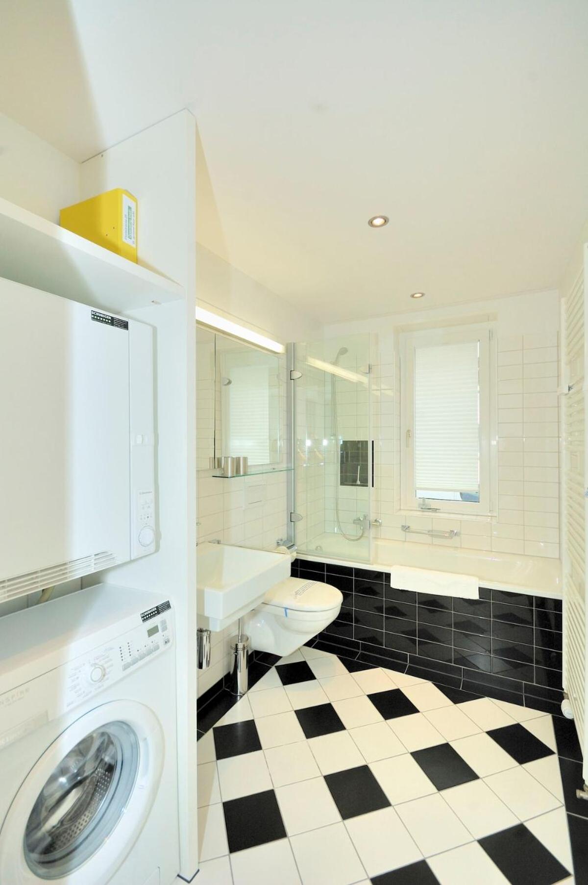 1br With Balcony Near - Flower 1