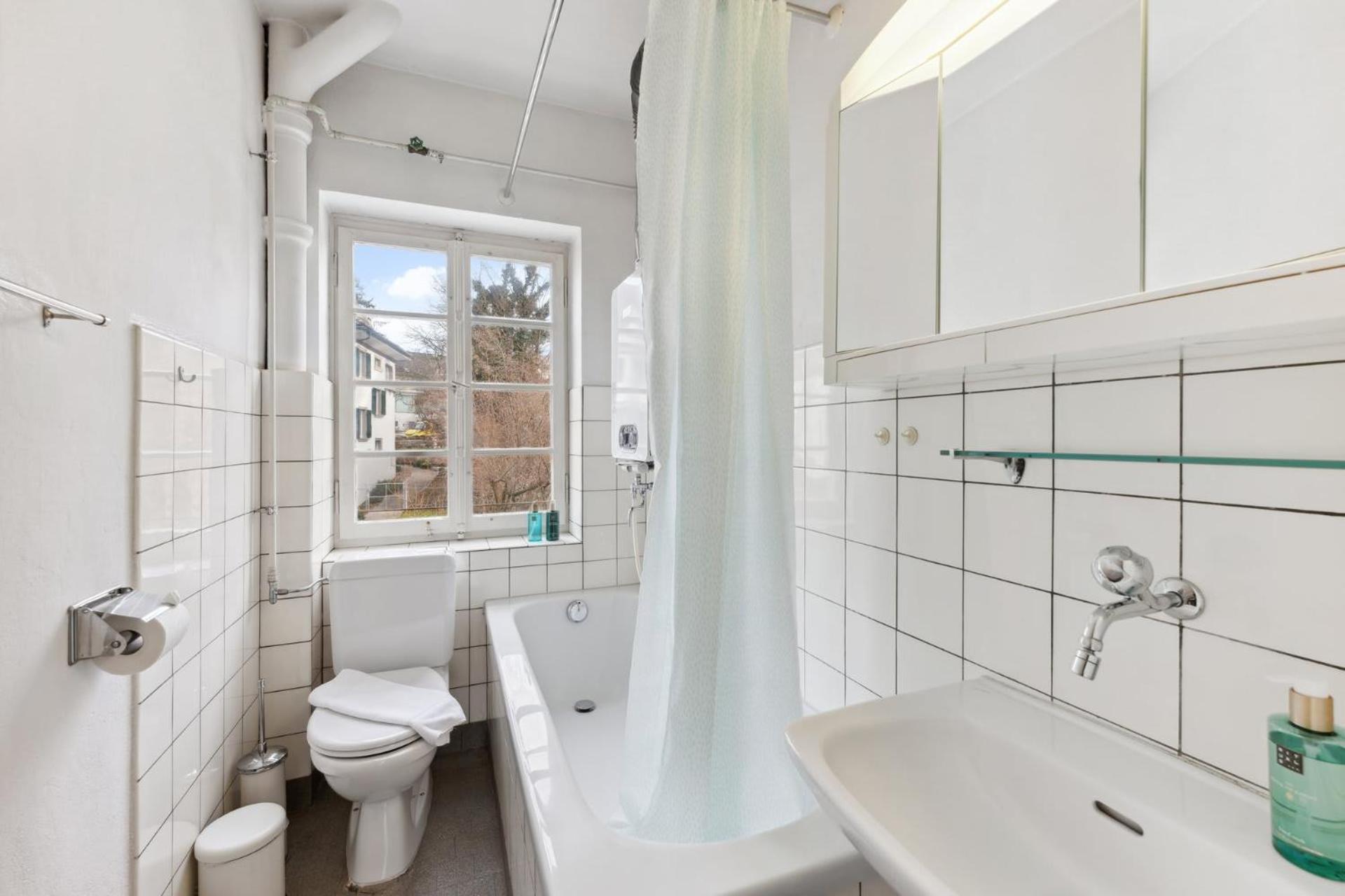 Basic 2br With Full Kitchen * Zurich