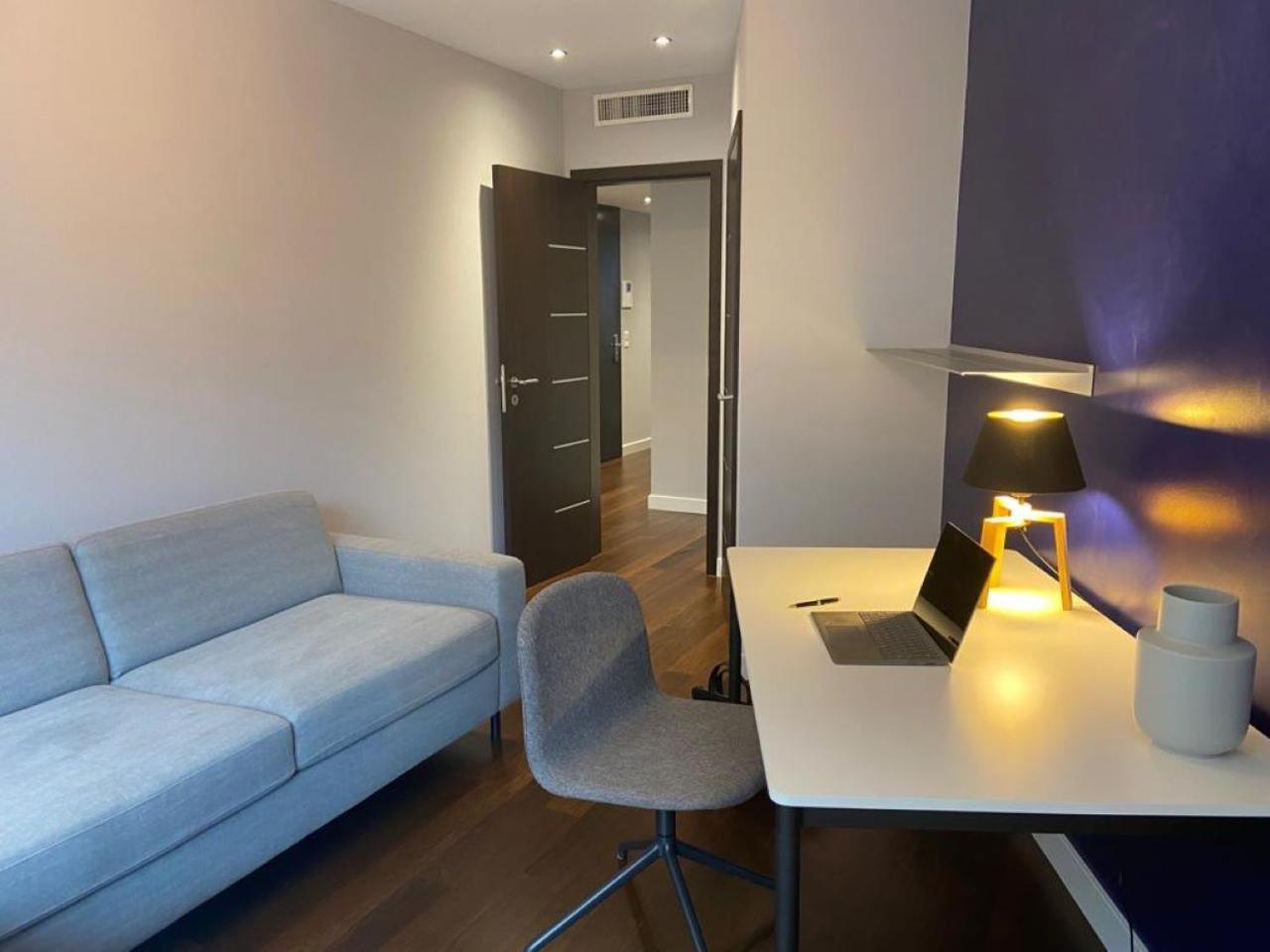 250sqm High End With Ac & Parking Apartment *