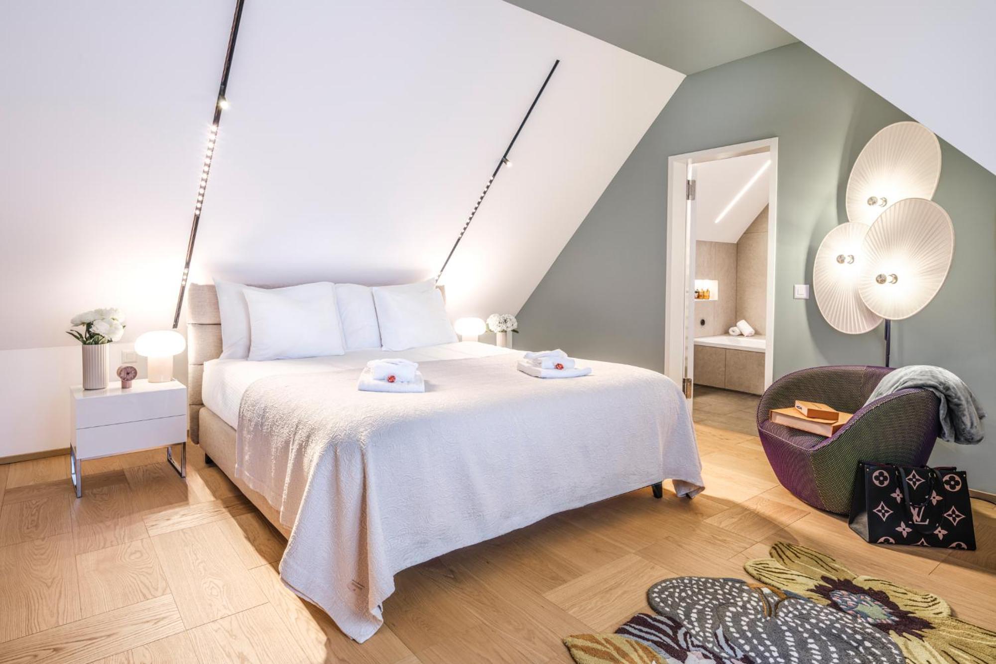 Boutique I Lux I Rooftop Terrace I Free Parking I Bahnhofstrasse Apartment *