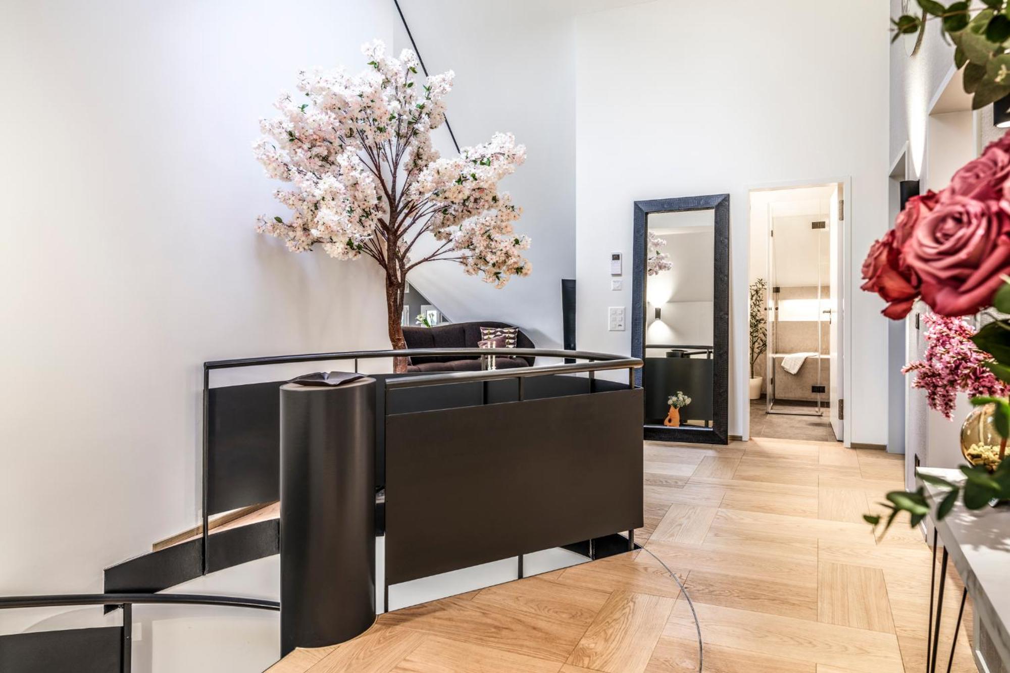Boutique I Lux I Rooftop Terrace I Free Parking I Bahnhofstrasse Zurich