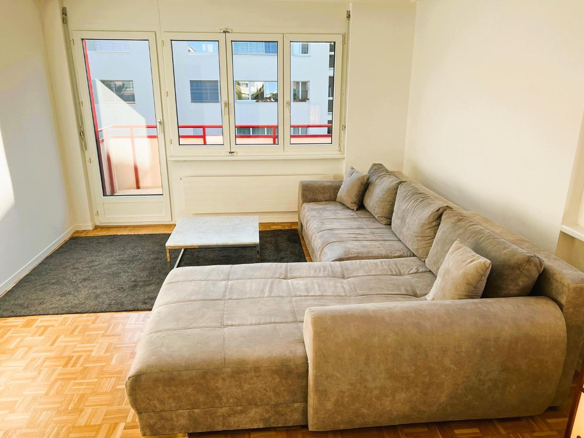 3 Center With Balcony Alt 155 & Kars * Zurich