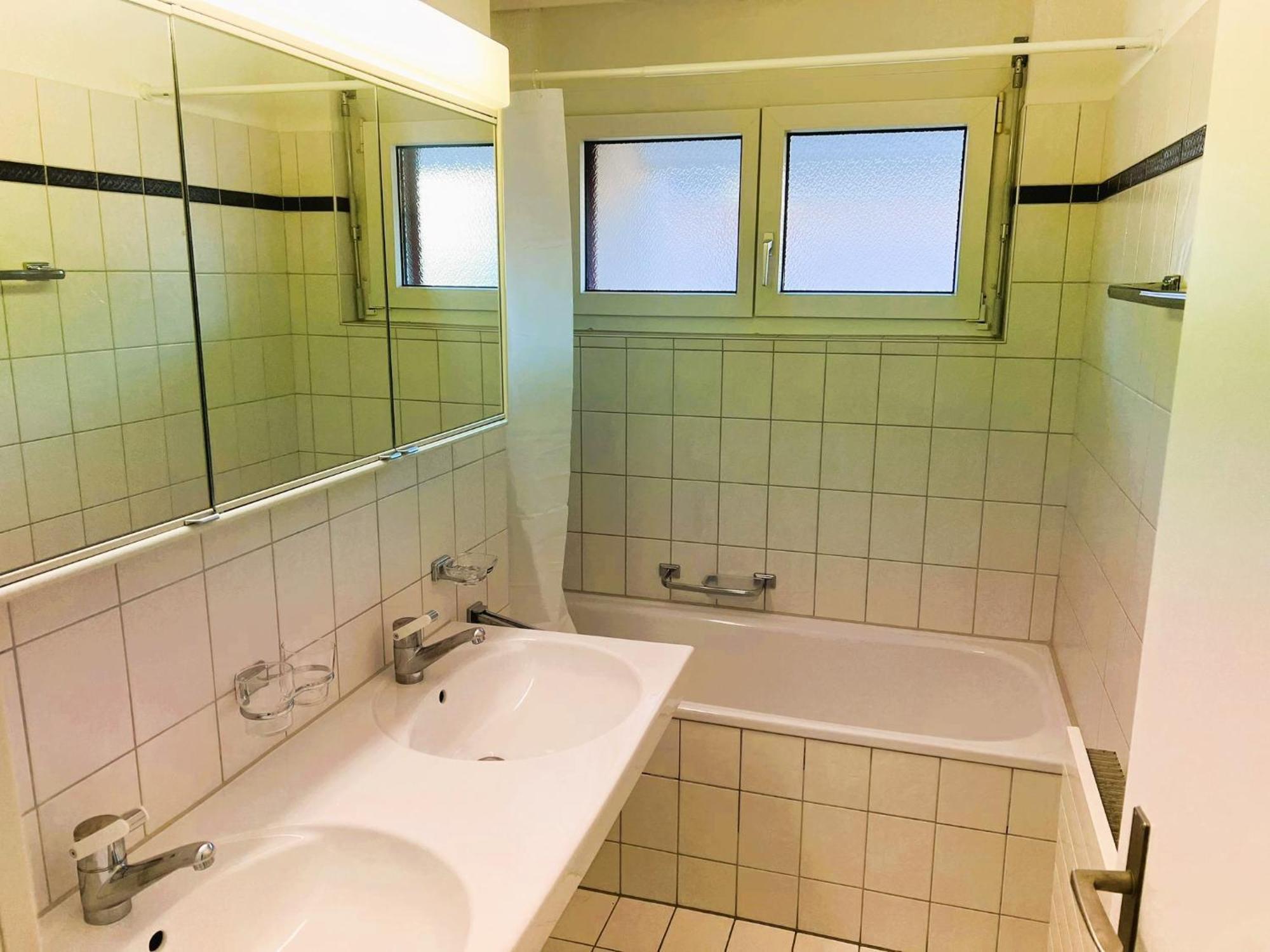 3 Center With Balcony Alt 155 & Kars Zurich