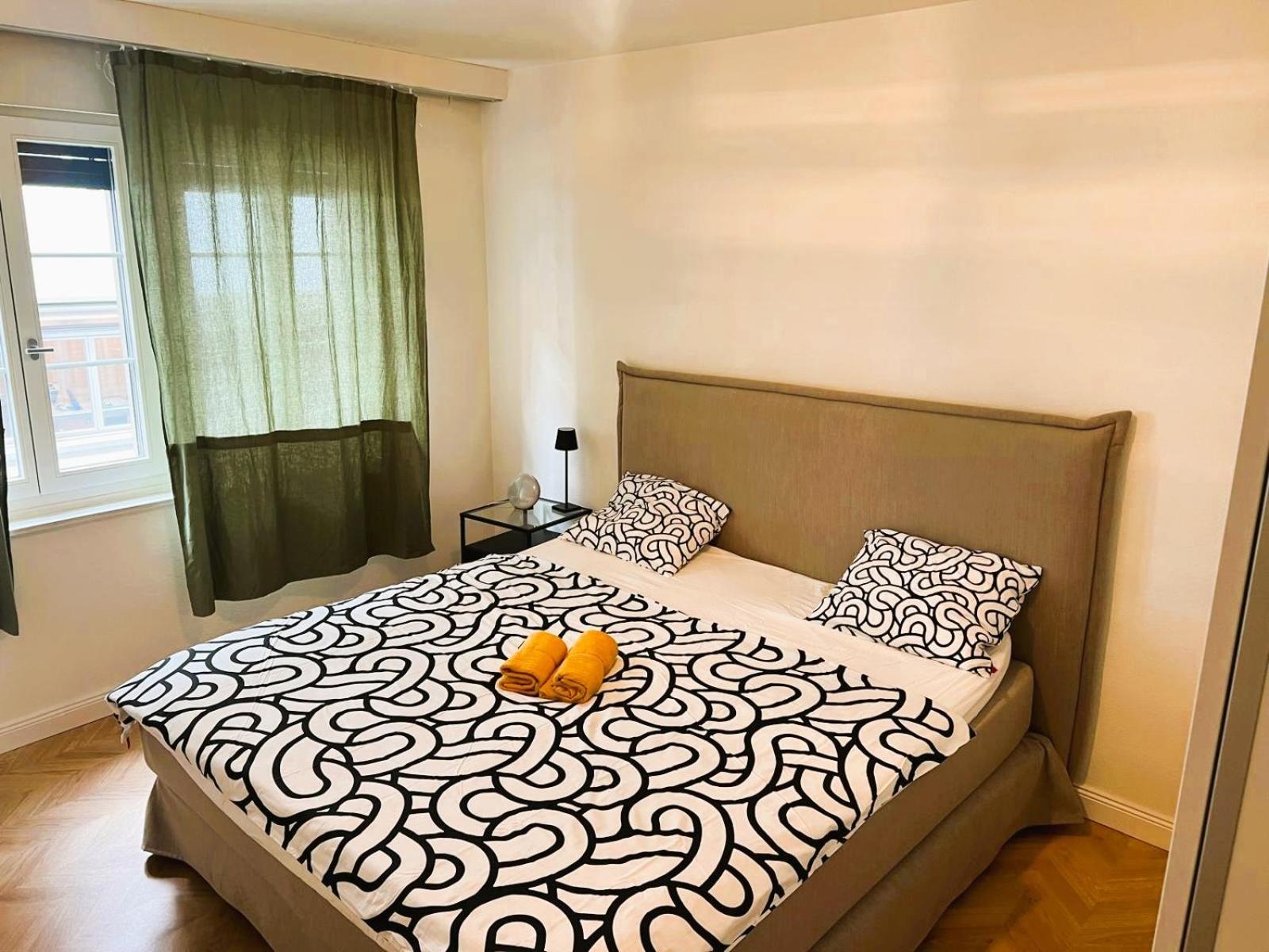 3 Old Town Flat, Munster - Self Checkin - New Apartment