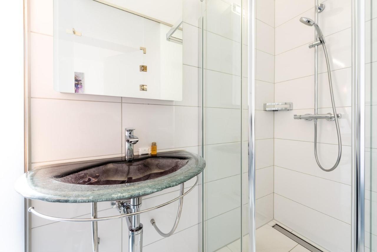 Iq130 Aparthotel 3*