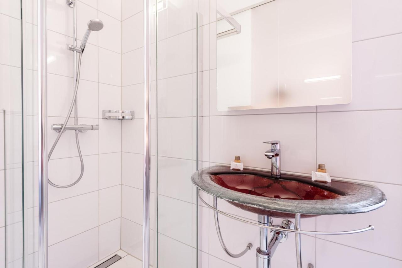 Iq130 Aparthotel 3*