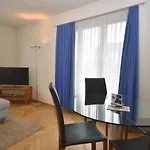 1Br In The Center With Balcony - Mill 351