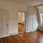 Charmante Altbauwohnung An Zentraler Lage
