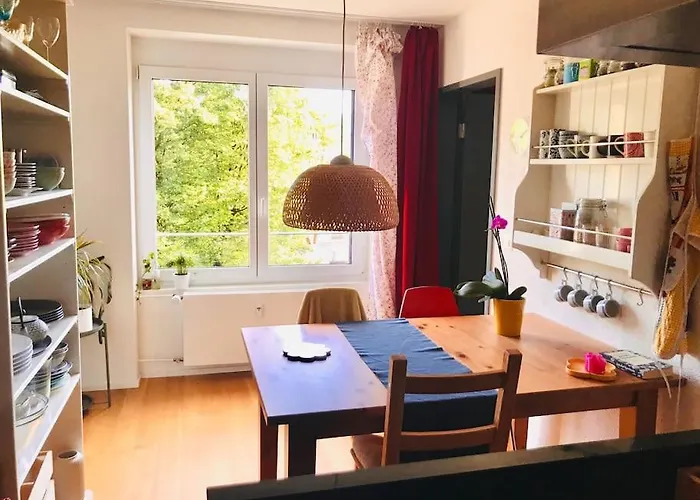 Cosy & Central, Lovely Terrace Over River & Park