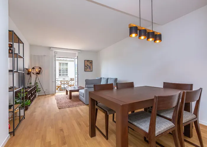 Kaya Zurich Apartment 3A - Downtown 2Br Apt With Balcony