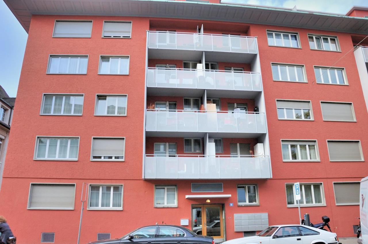 Near Stadelhofen Station - Mill 502