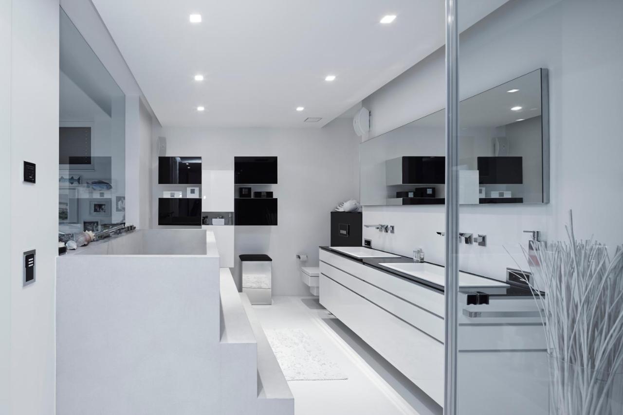 White Riviera House Apartment *