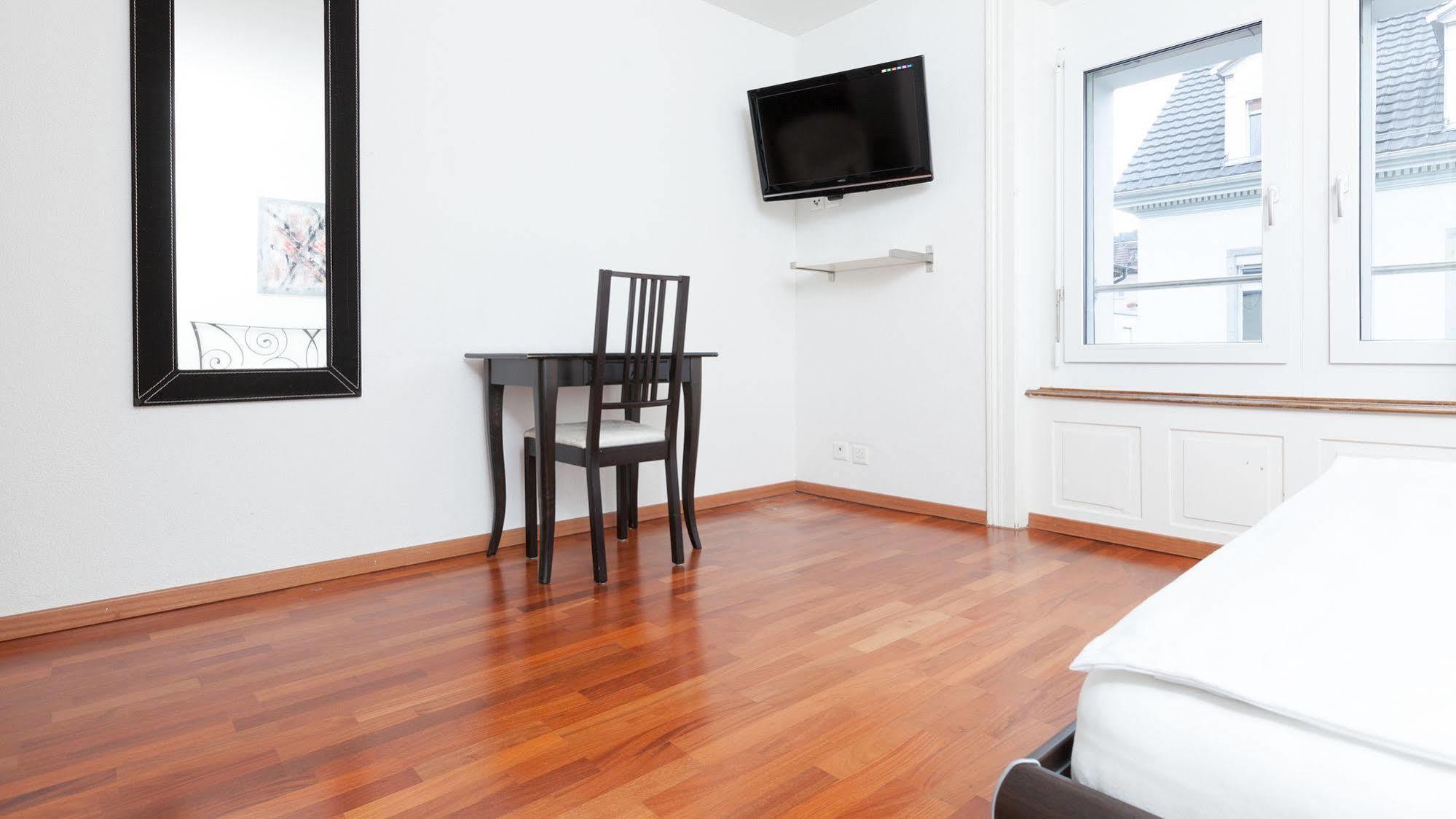 Swiss Star Oerlikon Apartment